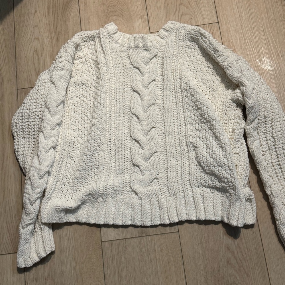 aero white sweater